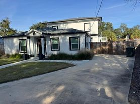 8 Sullivan Rd, Pensacola, FL