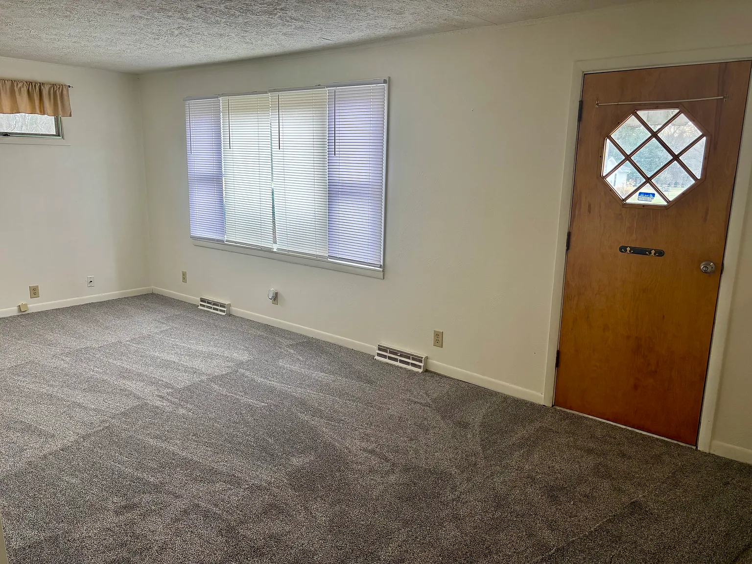 926 W Catalpa Dr — Photo 2