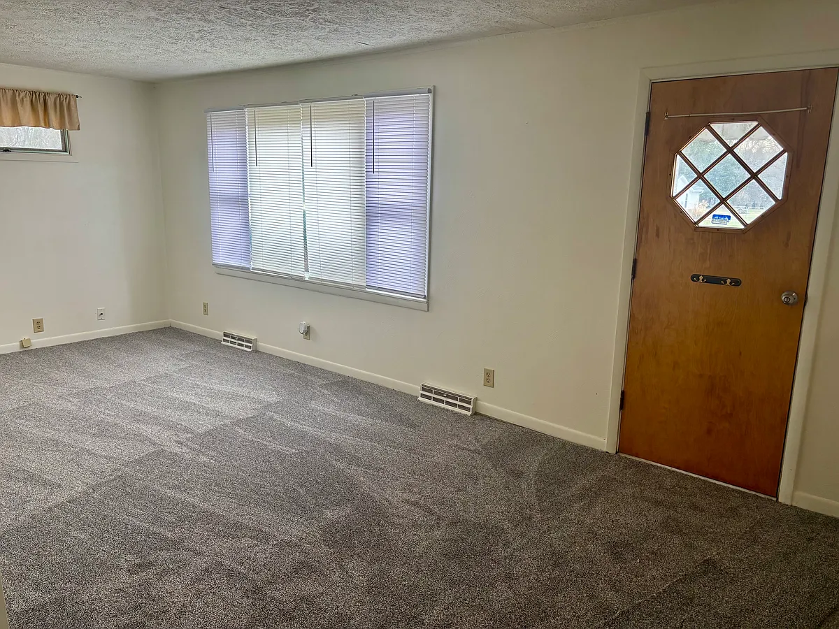 Building Photo - 926 W Catalpa Dr