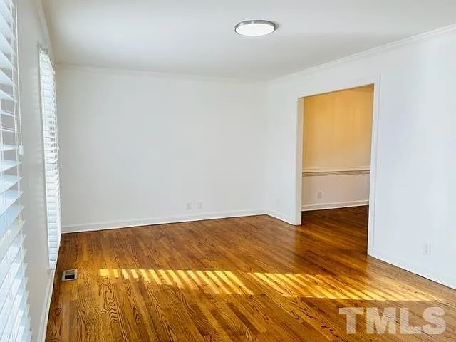 2112 N Hills Dr — Photo 10