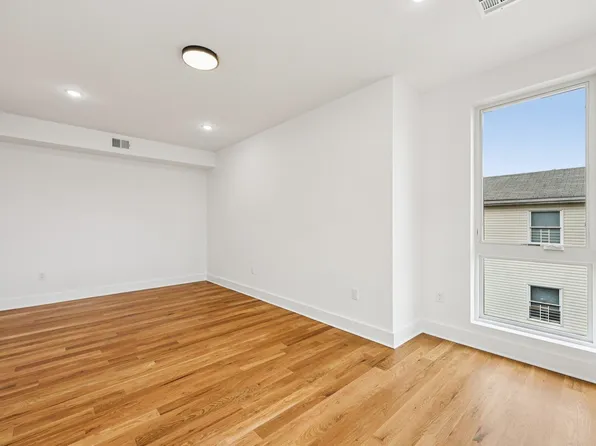 1003 Summit Avenue image 26 of 32