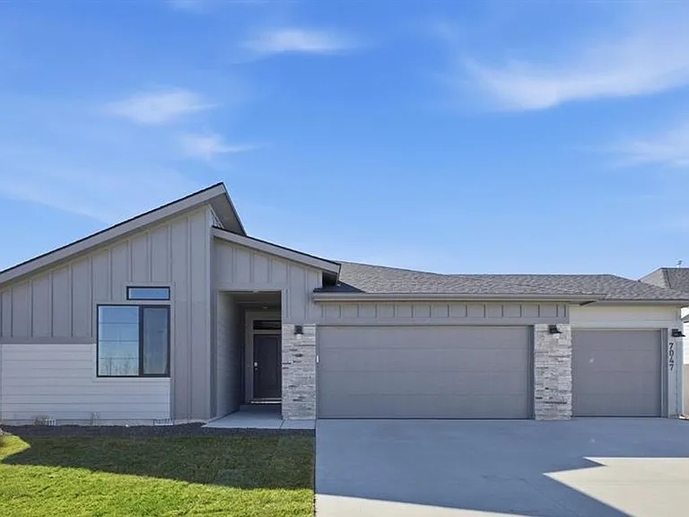 7047 E Amber Springs St — Photo 1