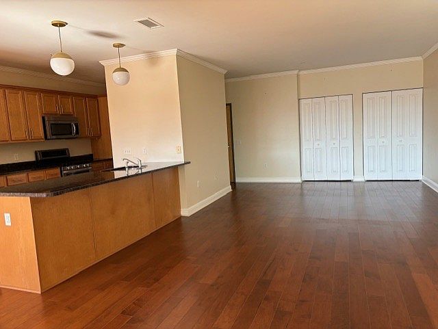 Living Room - Beautiful Hardwood Floors - Kitchen Island Seating