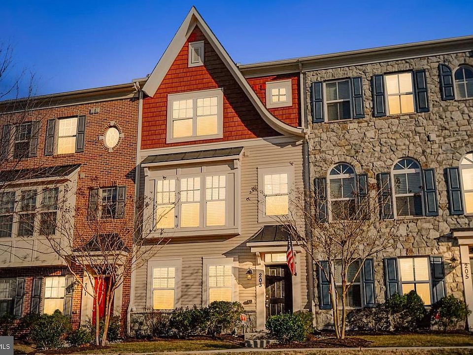 1st image of 203 Vanguard Ln
