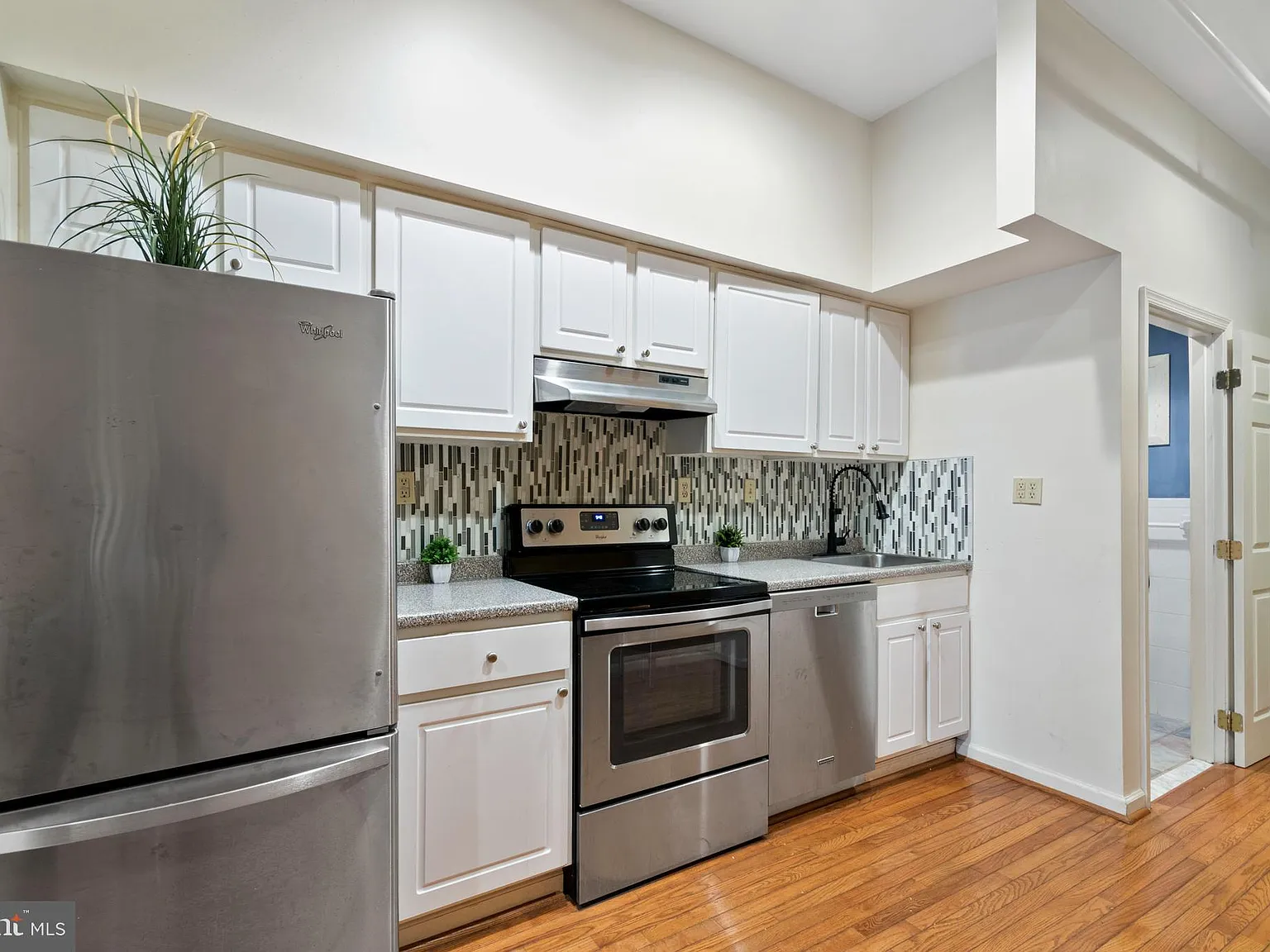 3 bed, 2.5 bath, 1740 sqft, $3,350 — Photo 4