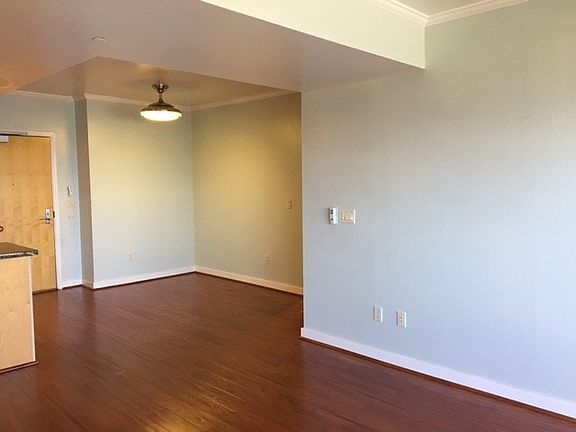 2nd image of 600 Queen St APT 3804