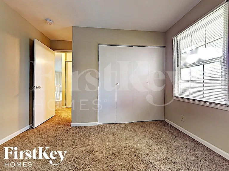 1838 Ashwood Ln — Photo 12