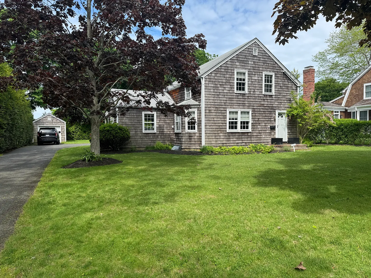 Southampton Village Walk to Shopping and Ocean Beaches — Photo 1