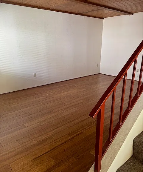1120 N Maryland Ave — Photo 5