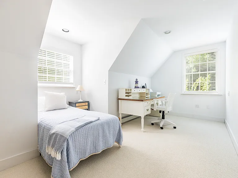 27 Edwards Ave — Photo 17