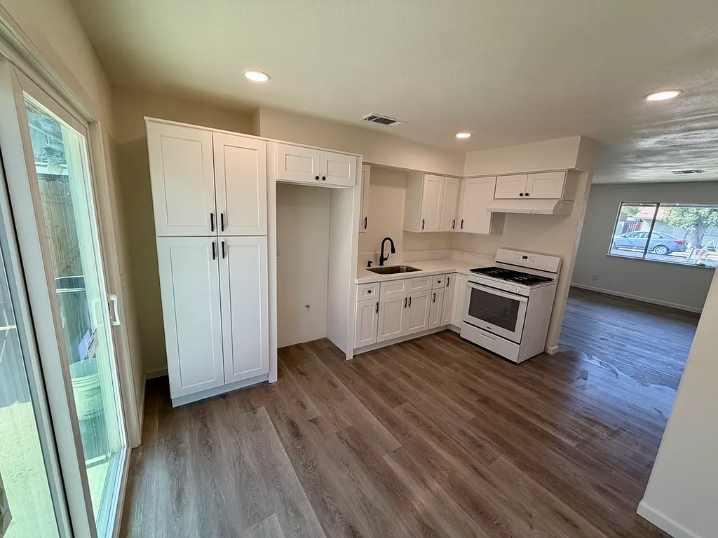2 bed, 825 sqft, $1,500 — Photo 1