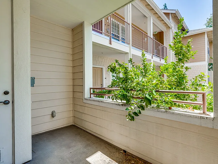 Encinal Place Apartments — Photo 25