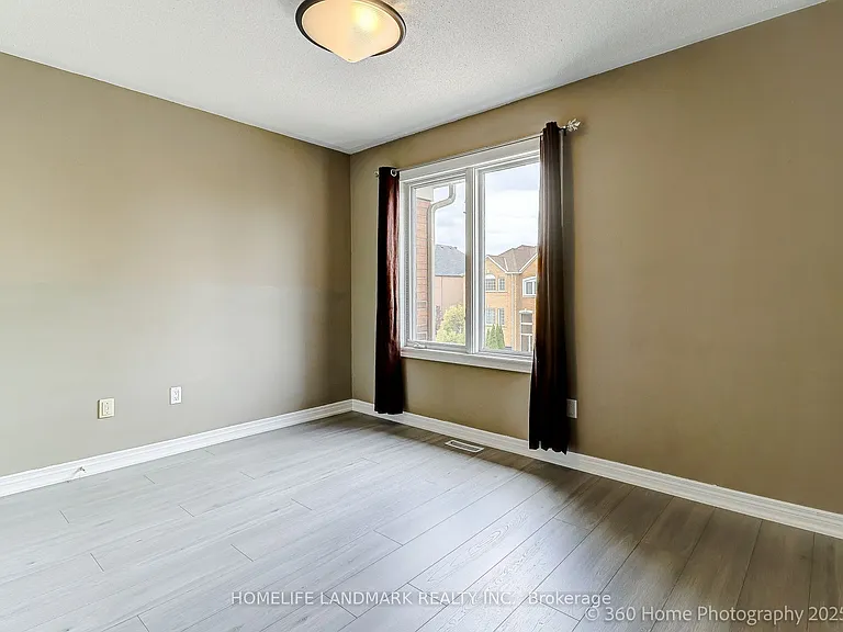 189 Leitchcroft Cres #UPPER — Photo 33
