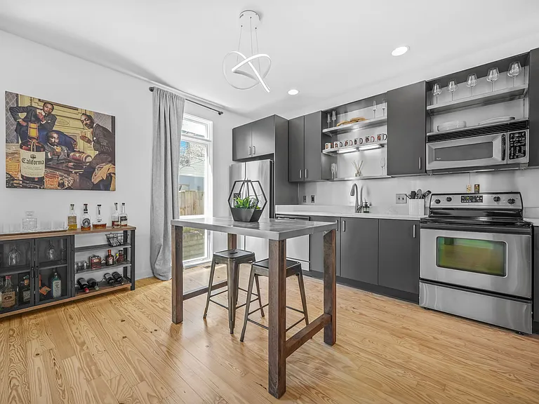 1277 Aalto Main NW — Photo 6