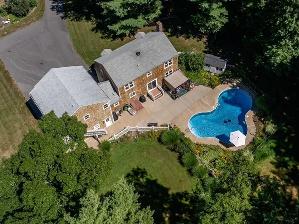 10 Brenrae Dr, Middleboro, MA 02346