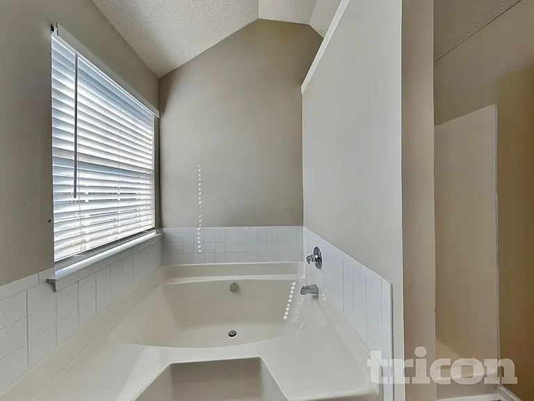 2135 Mulberry Ln — Photo 8