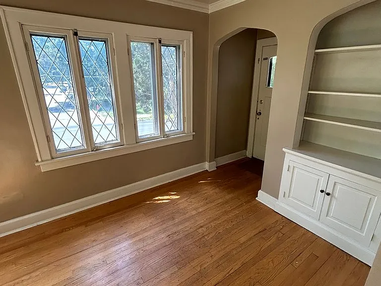 5446 Charlotte St — Photo 4