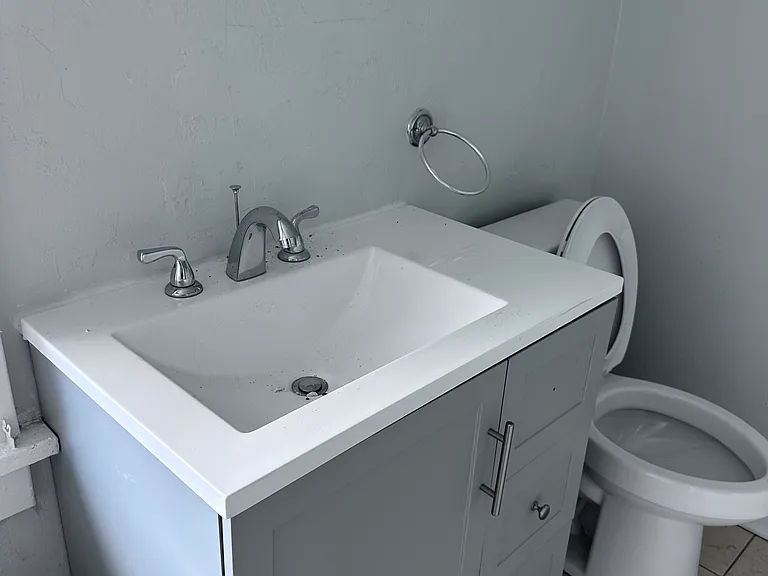 533 Halsey Ave — Photo 2