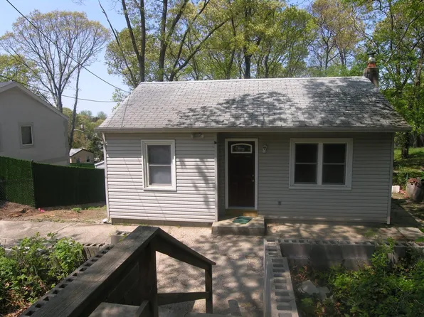 29 Oneida Ave, Selden, NY 11784