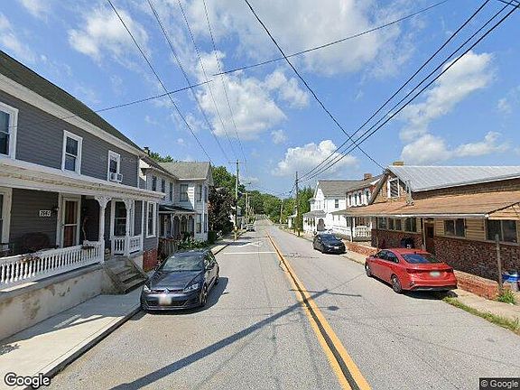 Exterior Neighborhood (street photo)