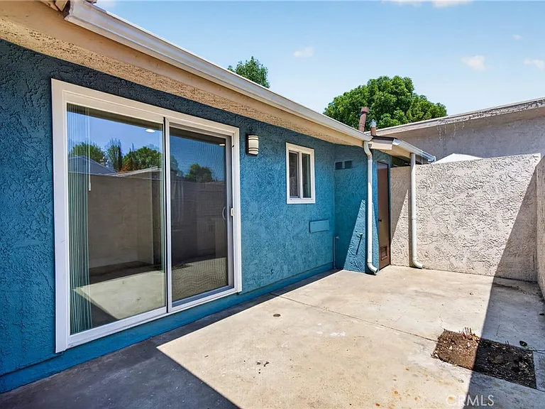 8416 Burnet Ave #7 — Photo 24