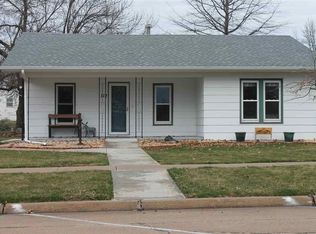 112 N Maple St, Plainview, NE 68769