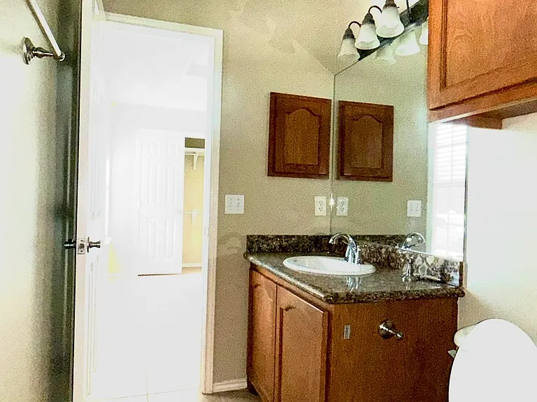 701 S Logan Dr #4 — Photo 7