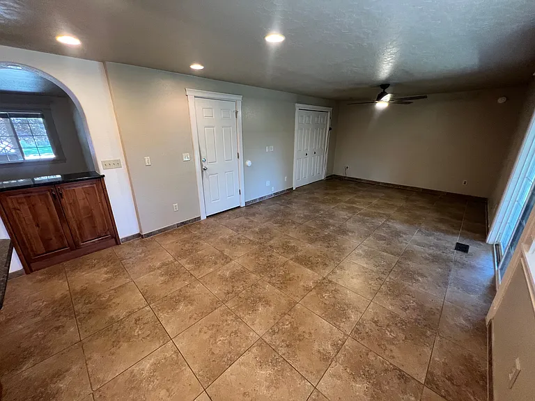 3578 S North Church Ave — Photo 11