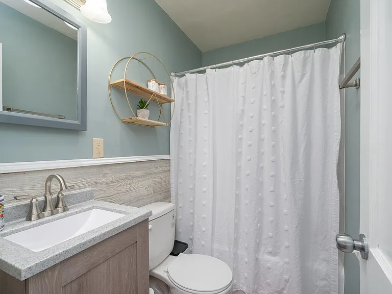 1219 S Glendale Ave — Photo 11