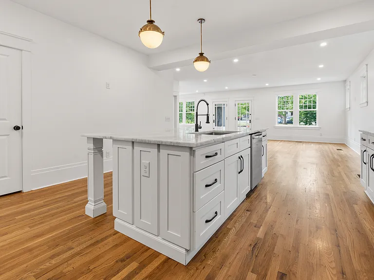 610 Russell St — Photo 7