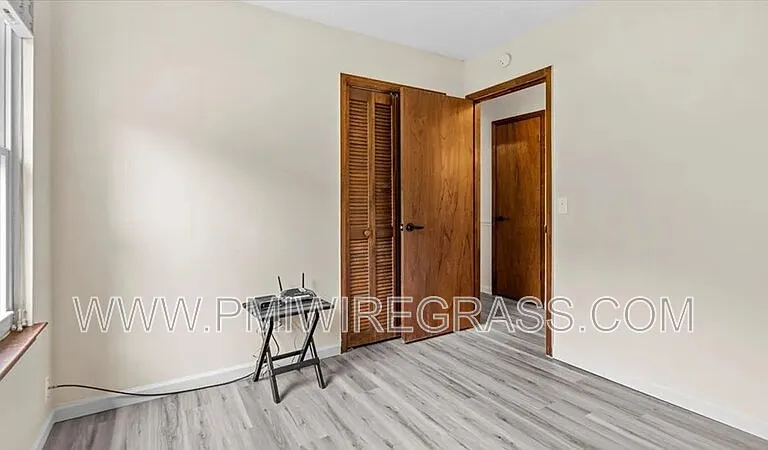 214 Brookside Ln — Photo 6