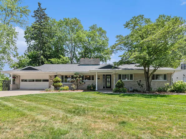 2507 Riverwood Ter, Saint Joseph, MI 49085