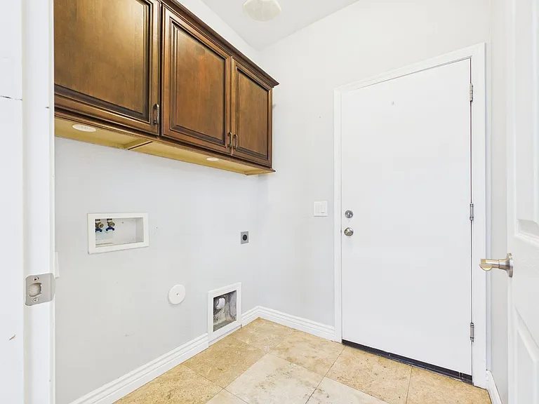 17648 W Lisbon Ln — Photo 8