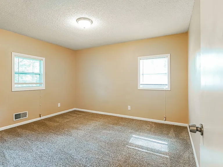 2415 Rose Ln SE — Photo 14