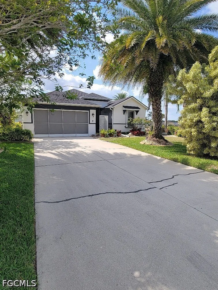 3 bed, 2.0 bath, 1888 sqft, $1,900 — Photo 3
