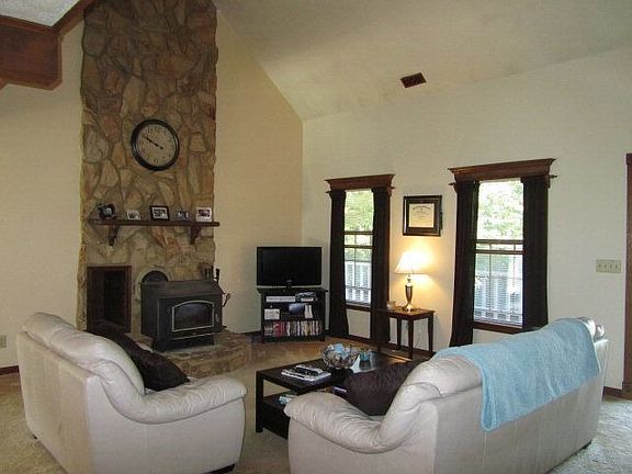 Great Room w/stone fireplace