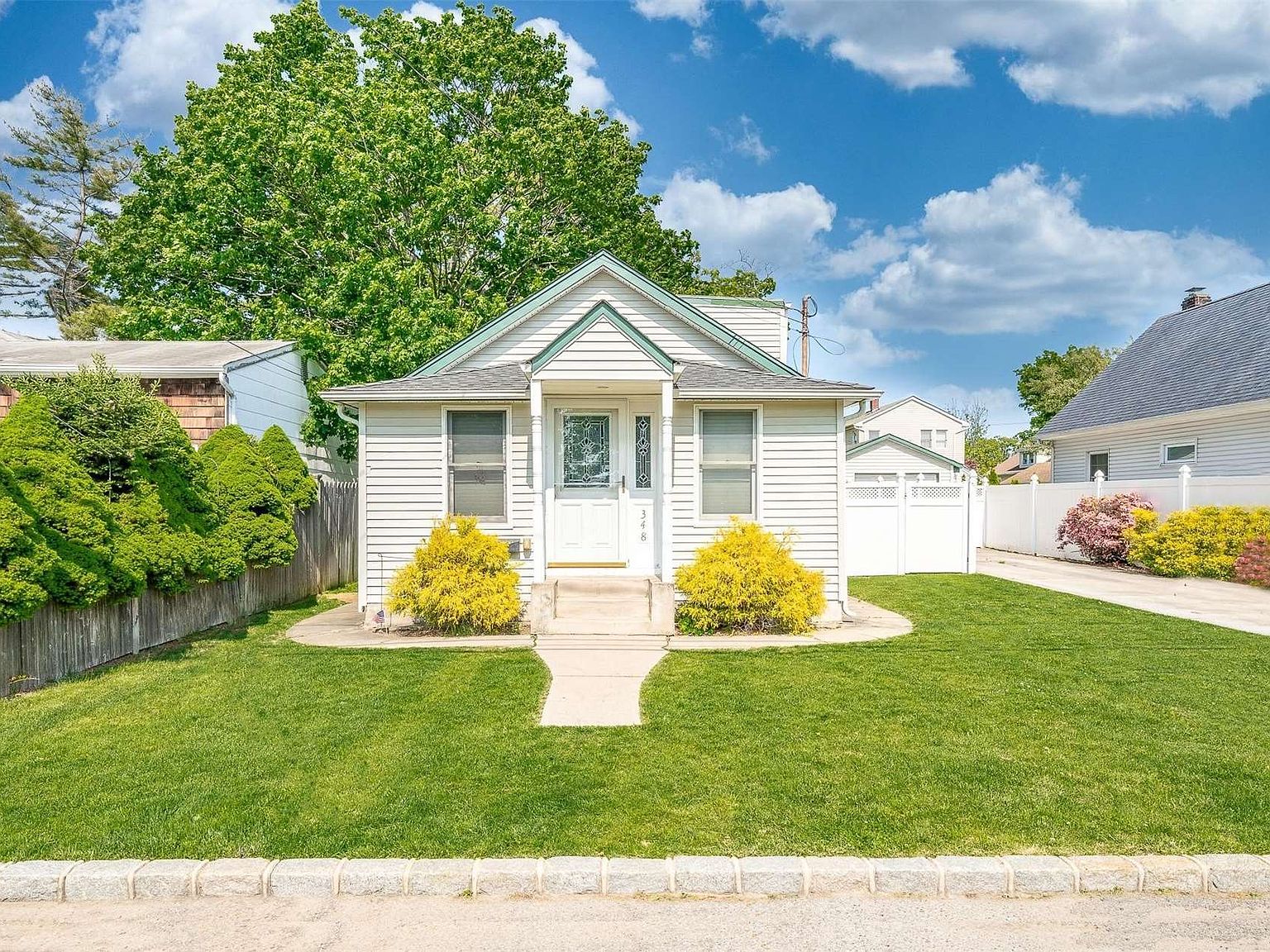 348 S 6th Street, Lindenhurst, NY 11757 Zillow