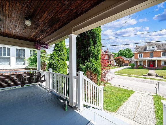 4th image of 136 Mercer St