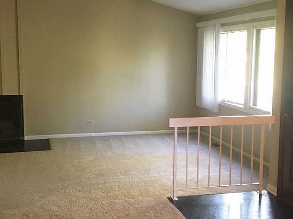 3rd image of 39 Briarwood Ln