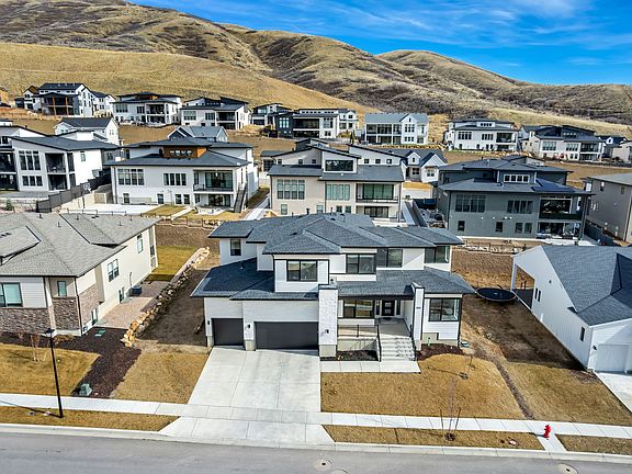 3rd image of 5866 N Fox Canyon Rd