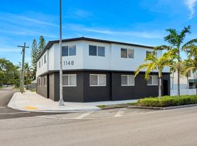 1148 SW 27th Ave