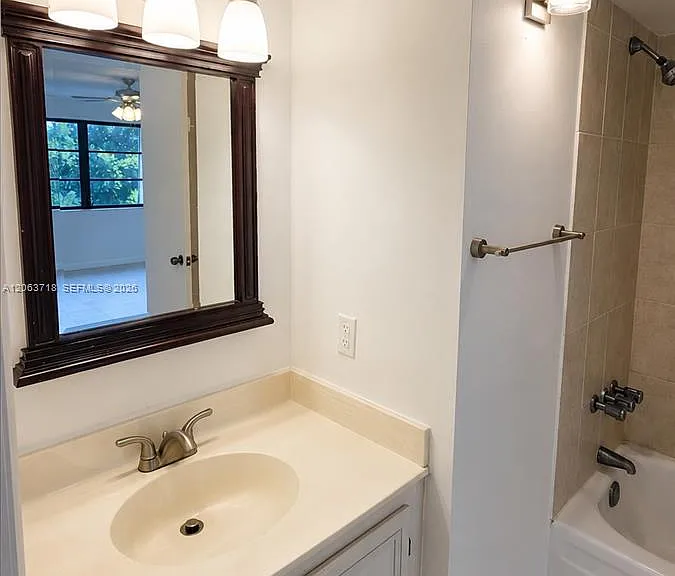 3101 Oakland Shores Dr #H203 — Photo 8