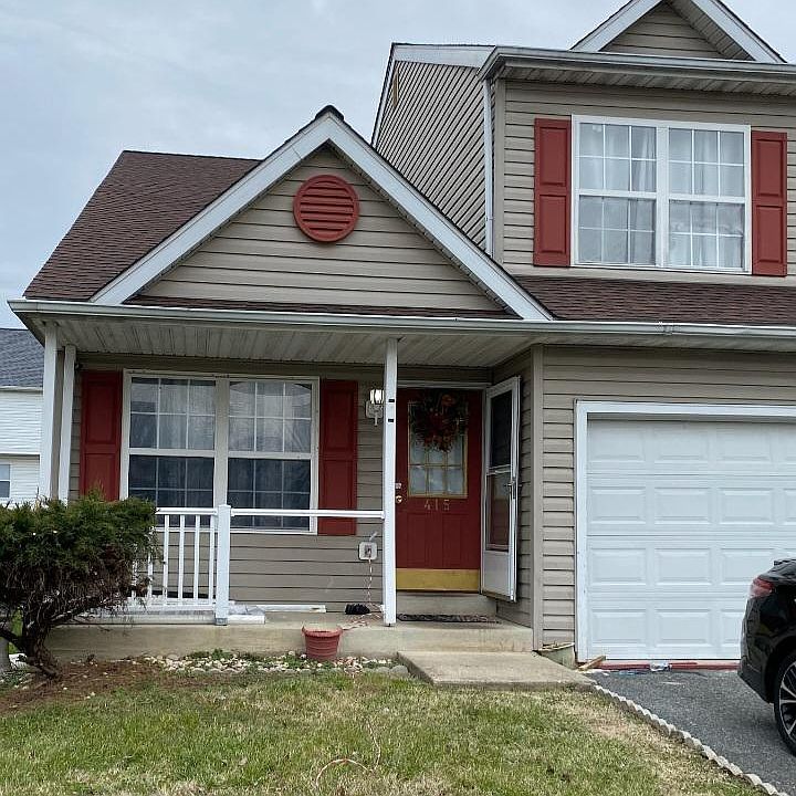 1st image of 415 Aldwych Dr