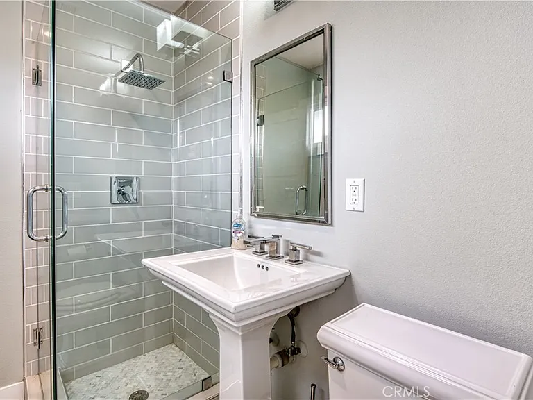 1800 Irvine Ave — Photo 17