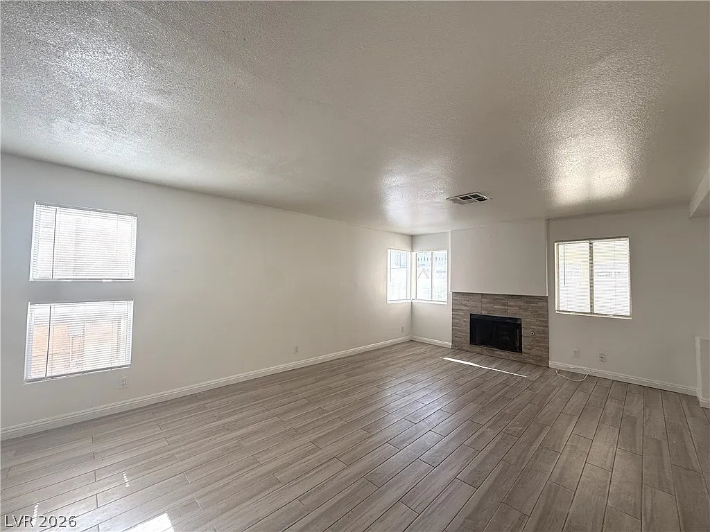 3 bed, 2.5 bath, 1665 sqft, $1,935 — Photo 3