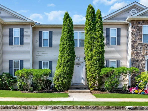 46 Aspen Court, Lakewood, NJ 08701