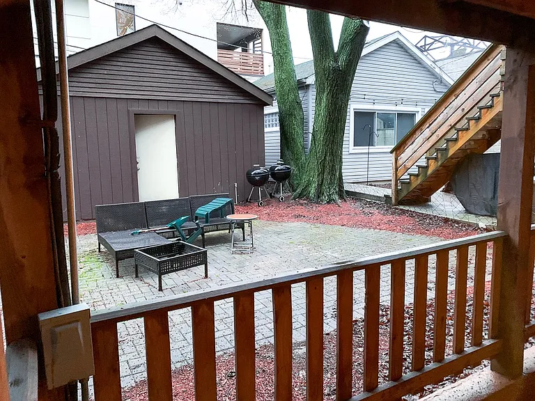 1943 N Oakley Ave — Photo 9