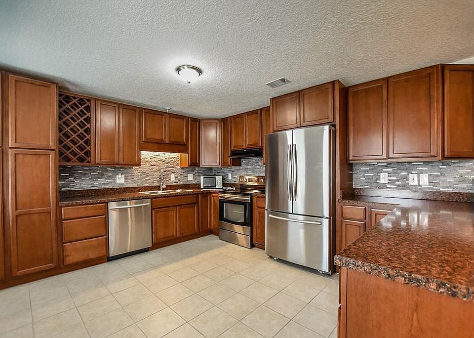 1st image of 108 Pine Dr