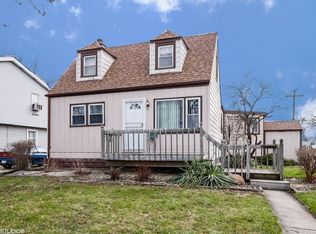 7557 Latrobe Ave, Burbank, IL