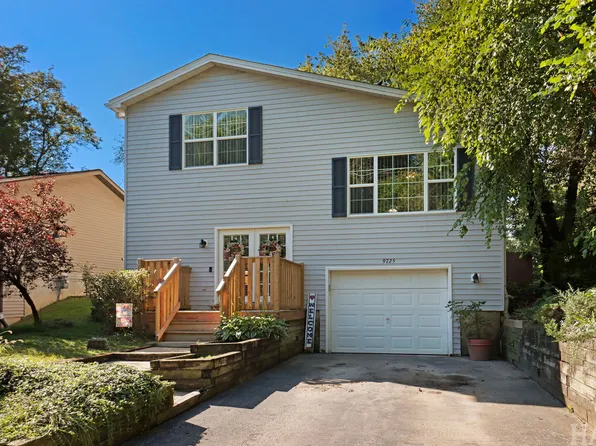9725 W 17th St, Zion, IL 60099